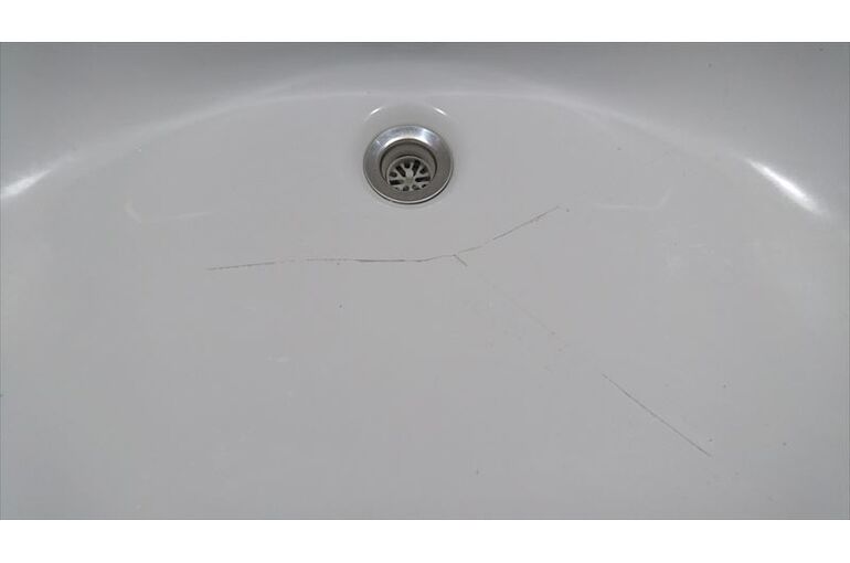 洗面台のひび割れを放置するリスクと対処法について