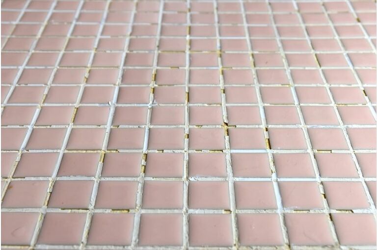 お風呂の床タイルのひび割れの原因と修復方法