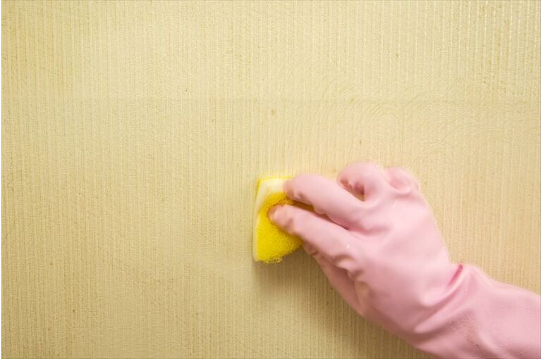 クロスの汚れを落とす方法について